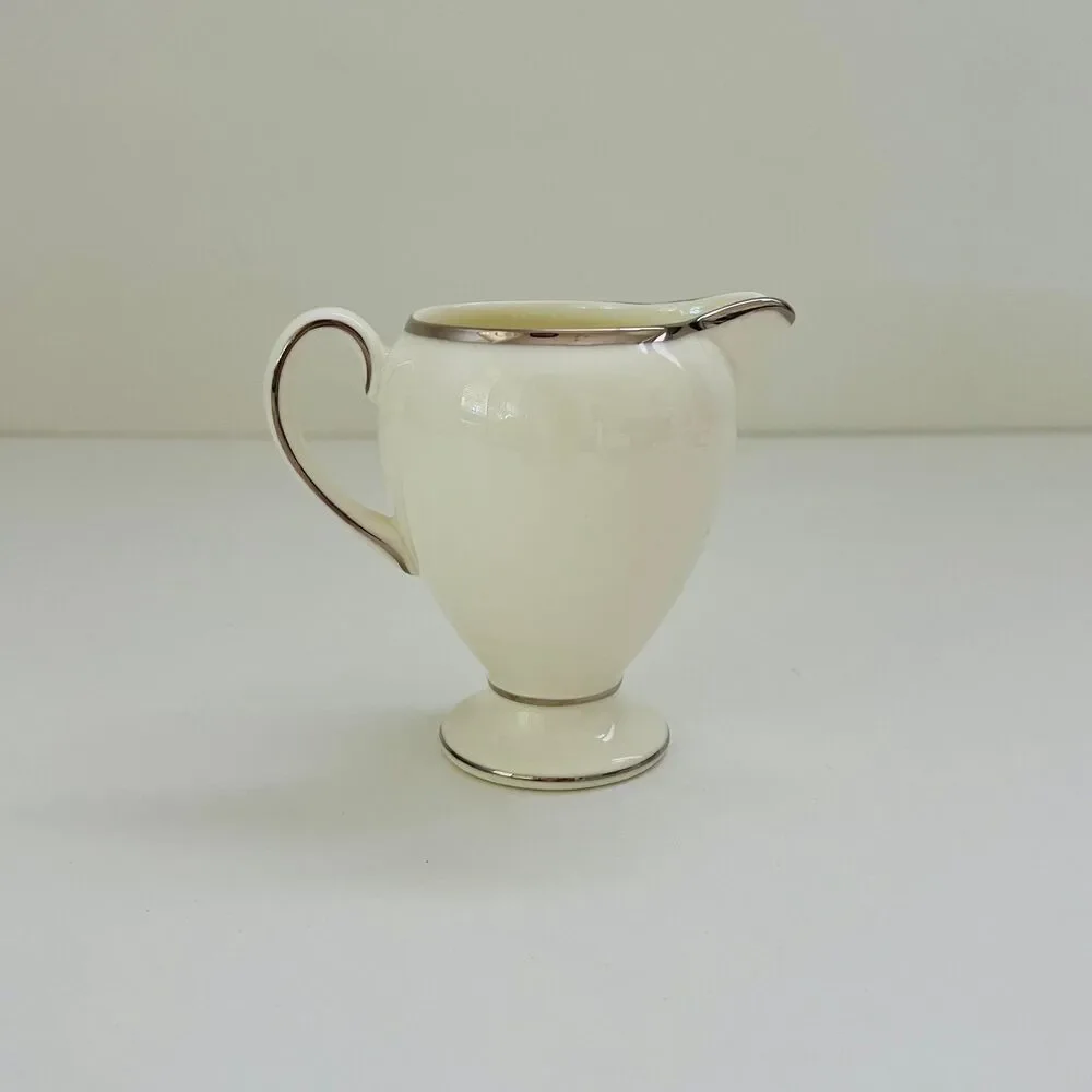 WEDGWOOD Majesty Platinum Cream Globe Shape Creamer
